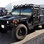 4_theonedollardifference_hummer_vehiclewrap_iconography